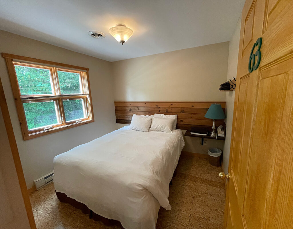 Accommodations - Elk Lake Lodge