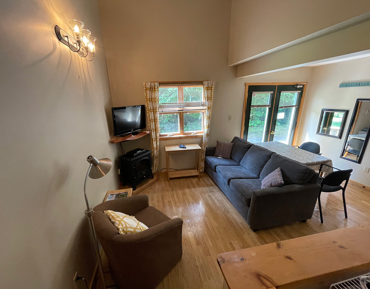 Accommodations - Elk Lake Lodge